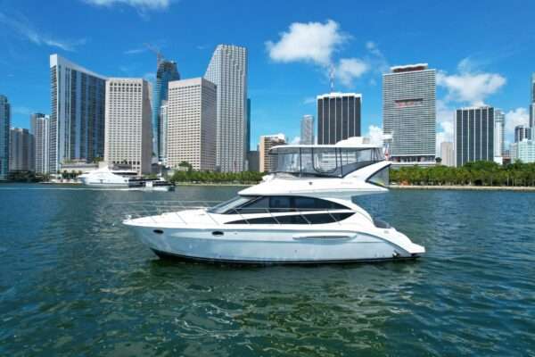 45' Meredian Flybridge