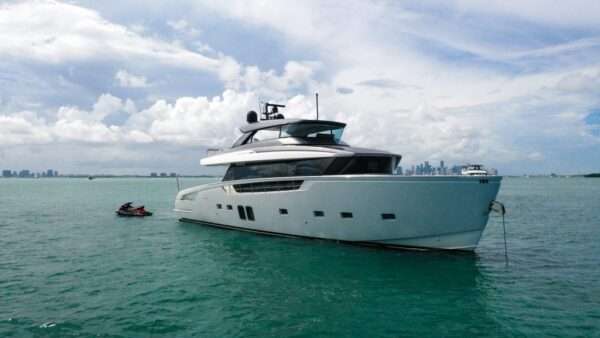 80' San Lorenzo Flybridge