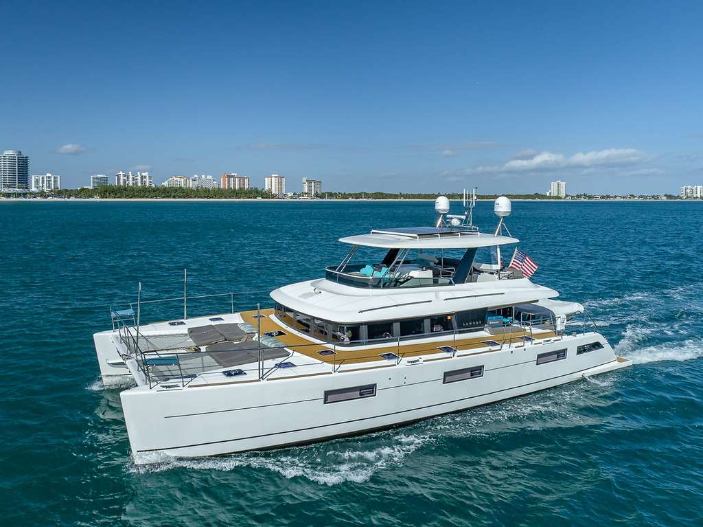 power catamaran with flybridge