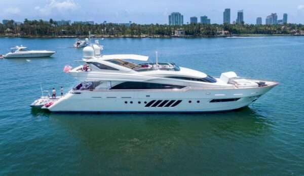 95' Dominator Flybridge (Includes: Jaccuzi, Tender, Jetski, Seabobs)